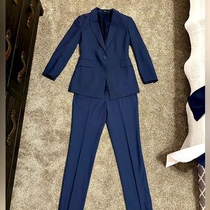 Navy Theory women’s pants suit size 6 extra pair of pants